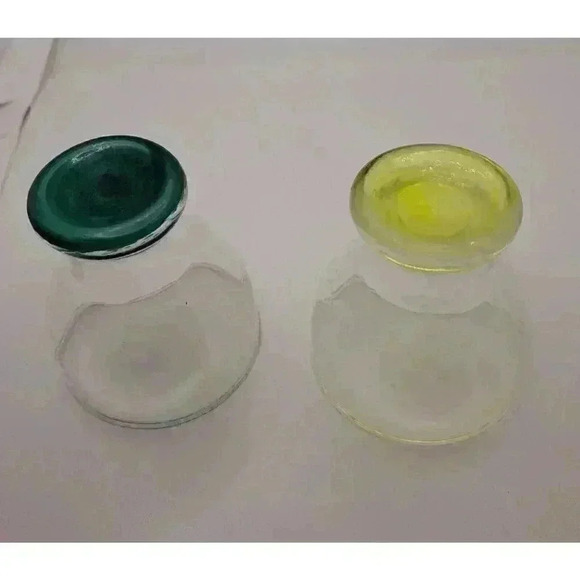 Vintage 1960's Set of 2 Yellow Green Color Footed Cocktail Bar Glasses 4 oz. - Picture 4 of 5